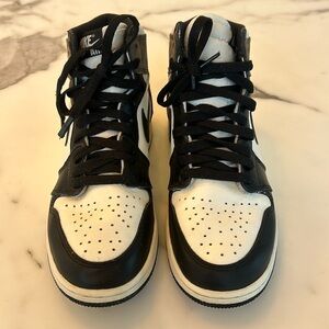 Air Jordan 1 Retro High OG Dark Mocha Iconic Style Footwear